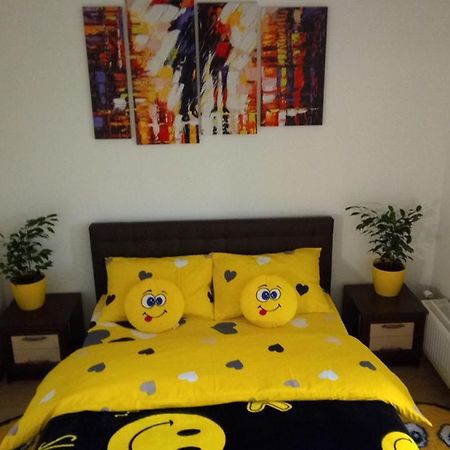 Positive Smile Studio Apartment In The Colorful Comfort Town Residental Complex. Kt-06. Kiev Bagian luar foto