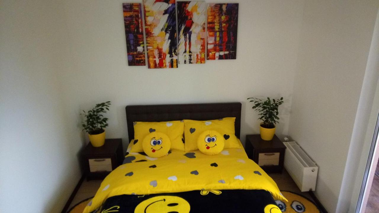 Positive Smile Studio Apartment In The Colorful Comfort Town Residental Complex. Kt-06. Kiev Bagian luar foto